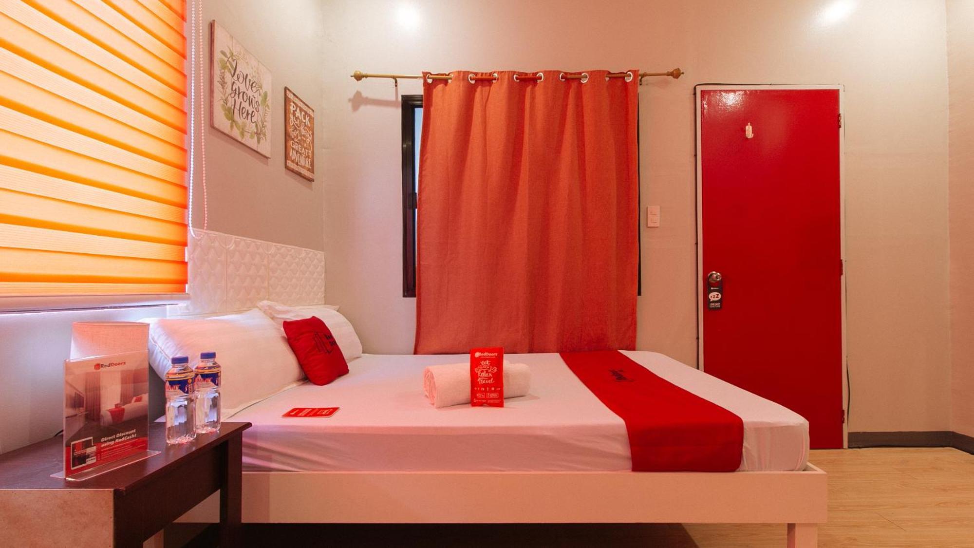 Hotel Reddoorz Near Christ The King Medical Center Las Piñas Exterior foto
