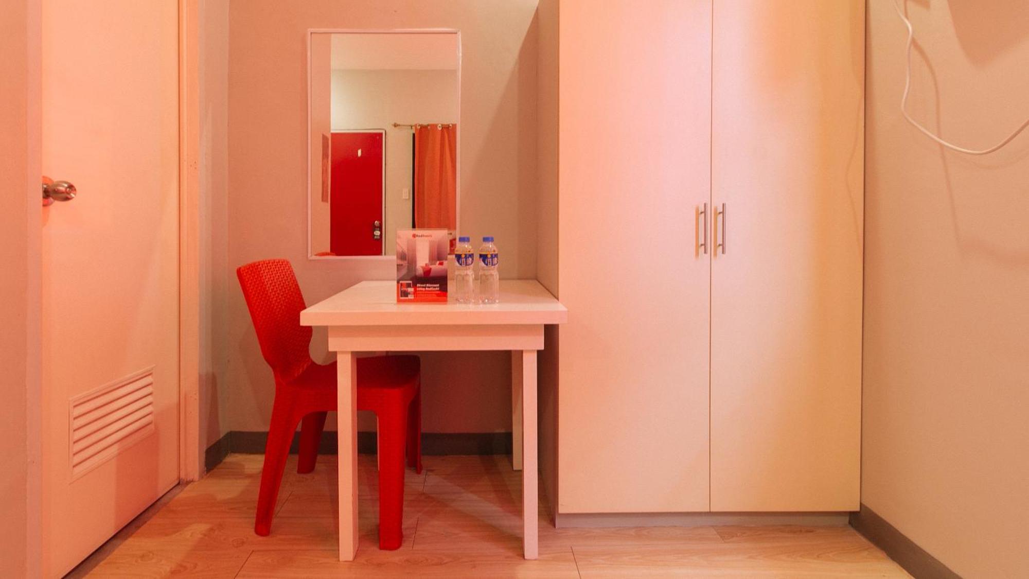Hotel Reddoorz Near Christ The King Medical Center Las Piñas Exterior foto