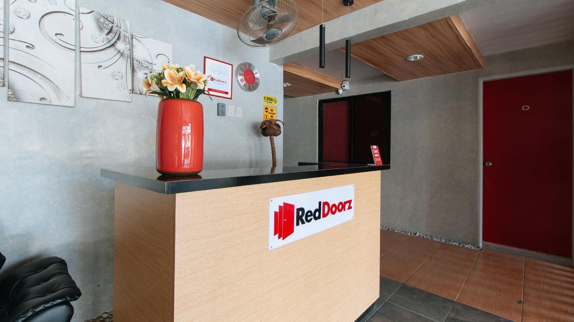 Hotel Reddoorz Near Christ The King Medical Center Las Piñas Exterior foto