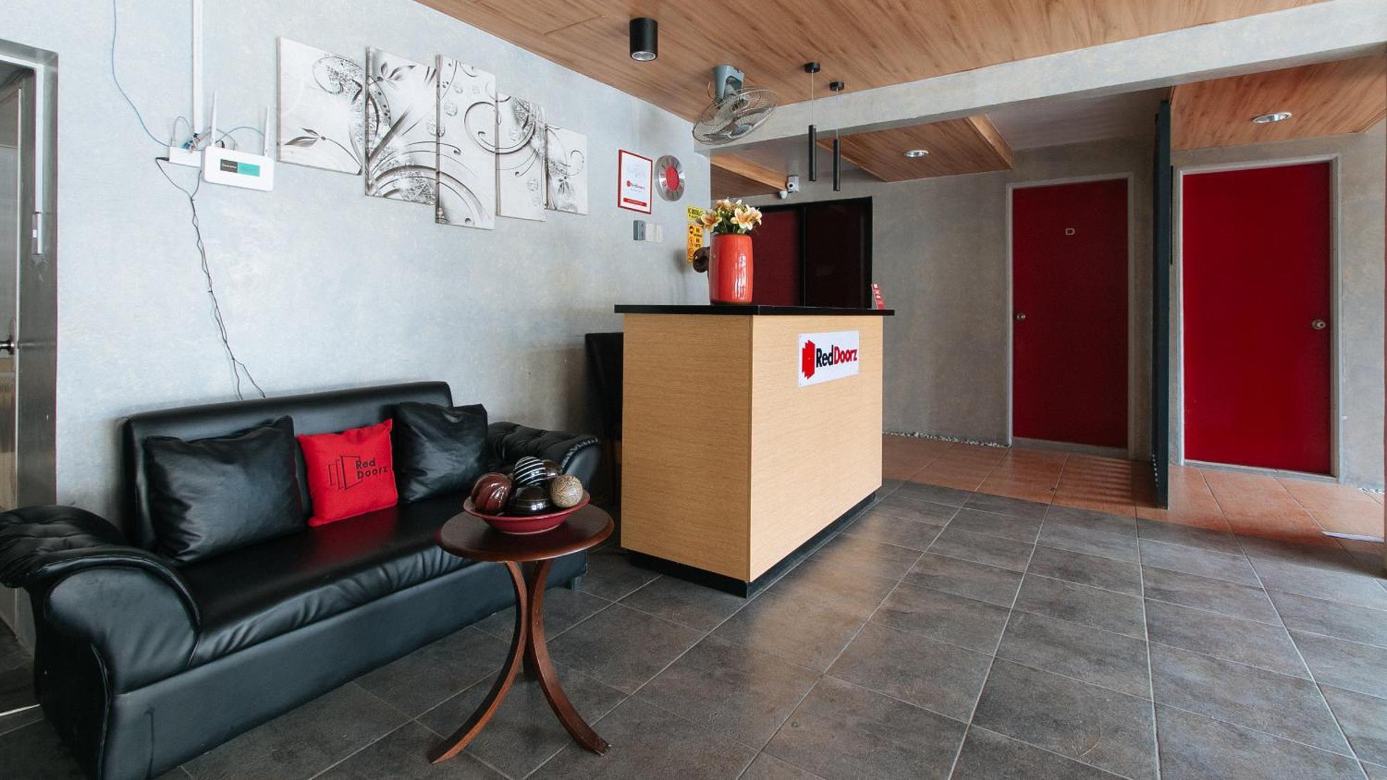 Hotel Reddoorz Near Christ The King Medical Center Las Piñas Exterior foto